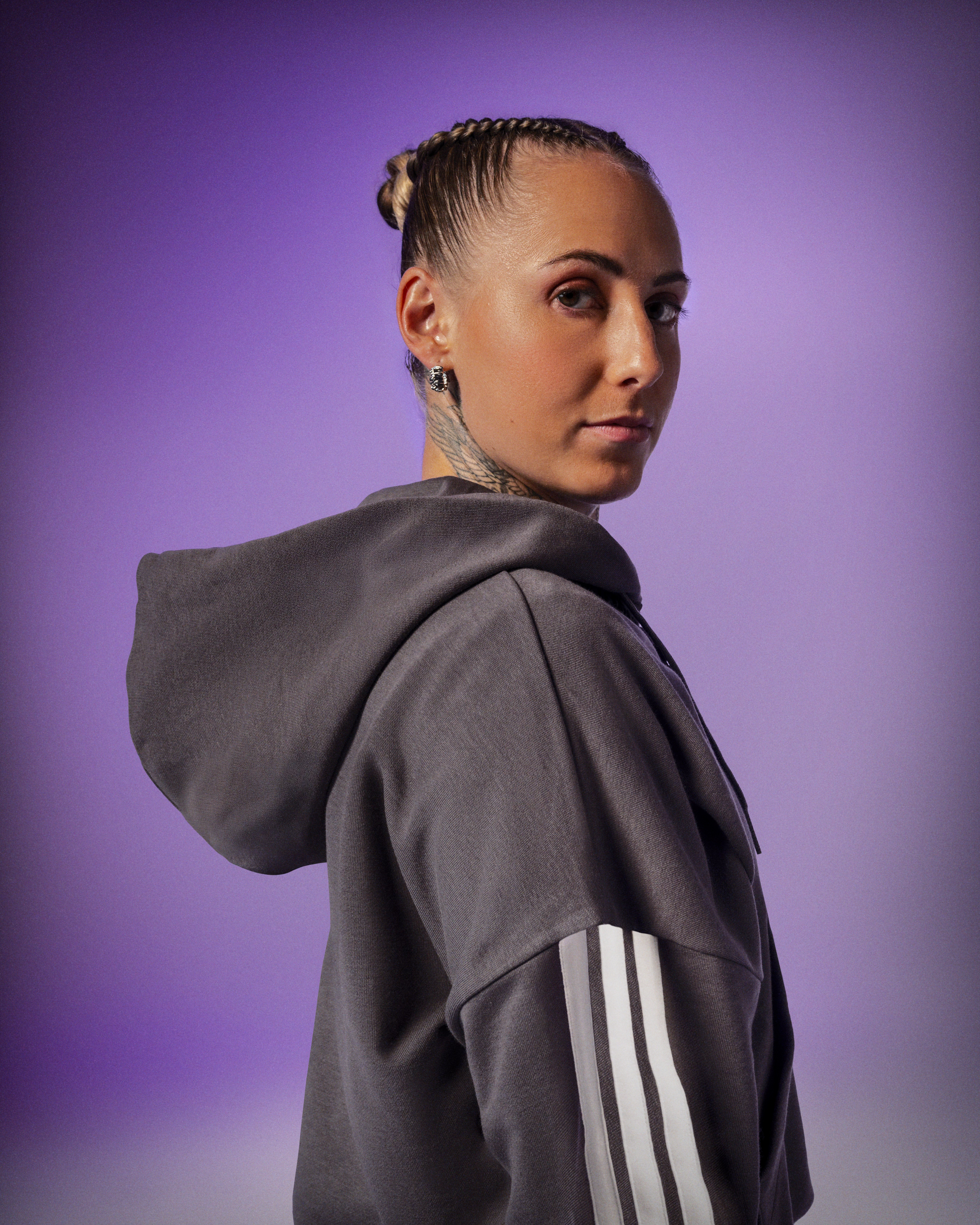 07_campaign_adidas-essentials_06.png
